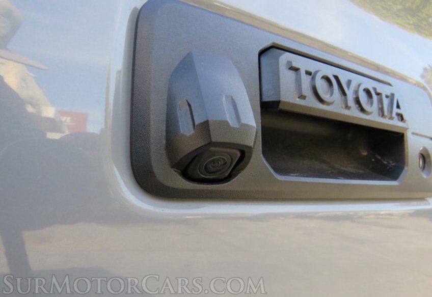 2019 Toyota Tacoma - Image 18