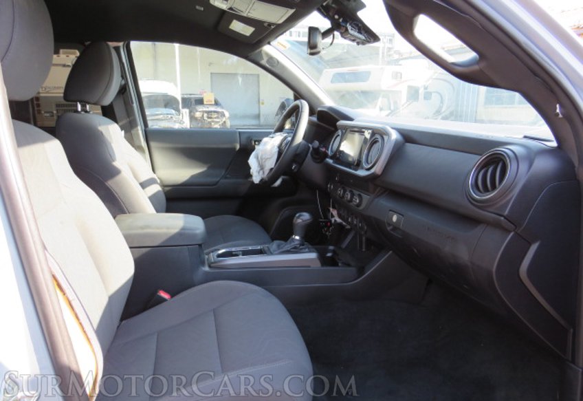 2019 Toyota Tacoma - Image 29