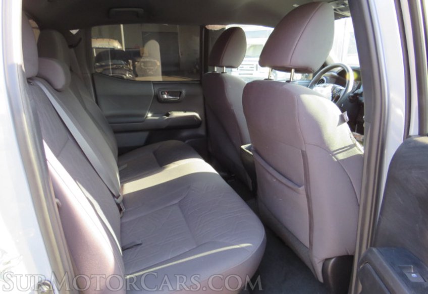 2019 Toyota Tacoma - Image 33