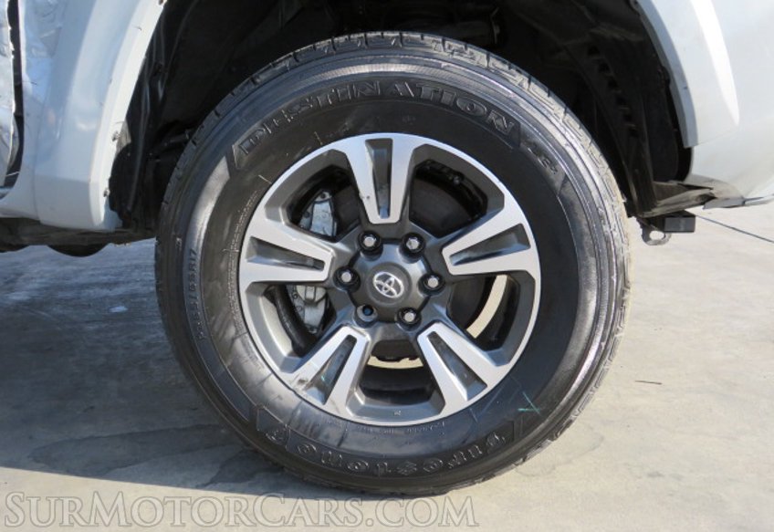 2019 Toyota Tacoma - Image 17