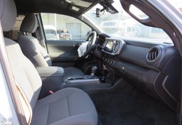 2019 Toyota Tacoma - Image 29
