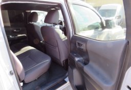 2019 Toyota Tacoma - Image 25