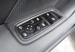 2021 Porsche Taycan - Image 47