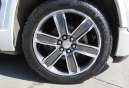 2017 GMC Acadia - Image 19