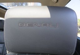 2017 GMC Acadia - Image 25