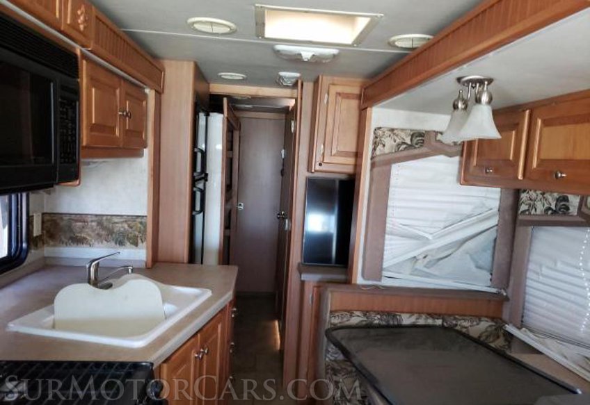 2008 Freightliner MC Chassis - Image 7