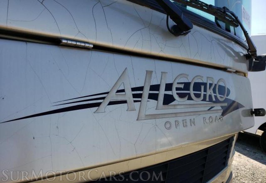 2008 Freightliner MC Chassis - Image 5