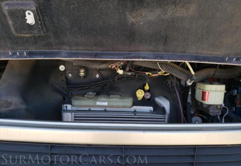 2008 Freightliner MC Chassis - Image 9