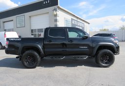 2020 Toyota Tacoma 4WD - Image 13