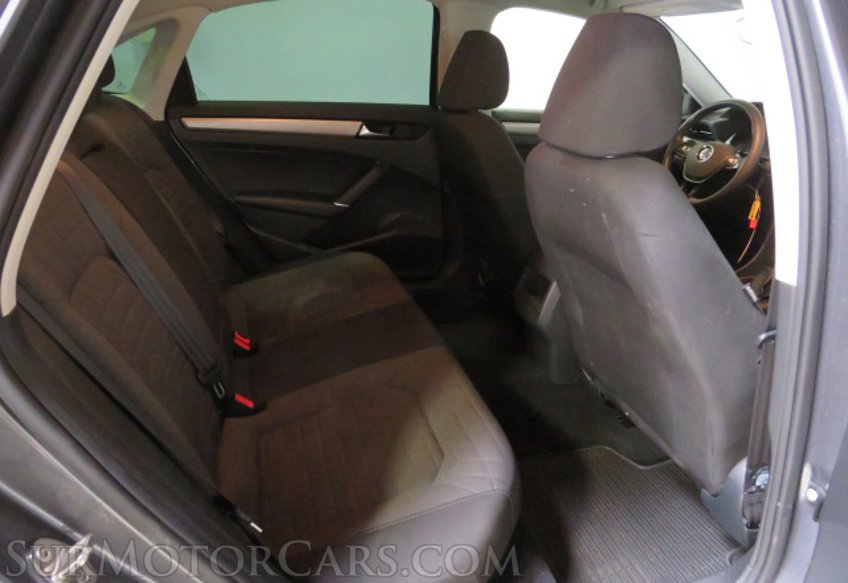 2021 Volkswagen Passat - Image 26