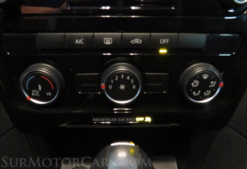 2021 Volkswagen Passat - Image 40