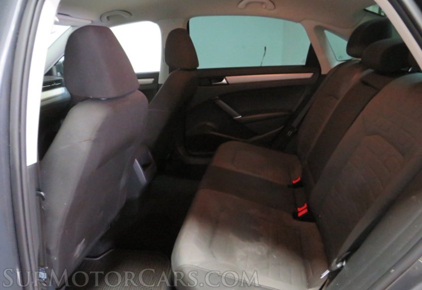 2021 Volkswagen Passat - Image 25