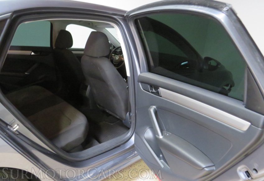 2021 Volkswagen Passat - Image 22