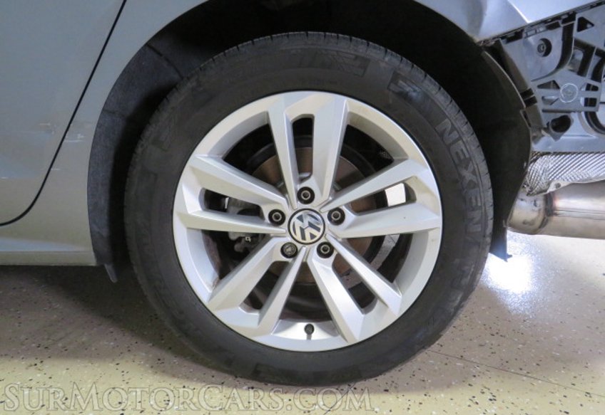 2021 Volkswagen Passat - Image 18