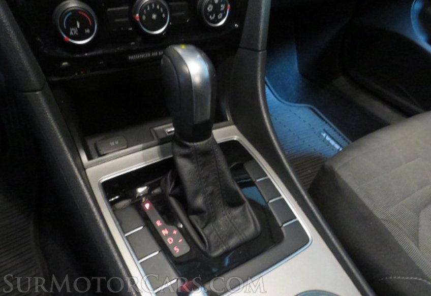 2021 Volkswagen Passat - Image 41