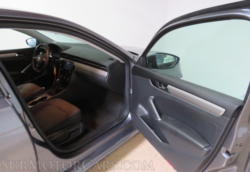 2021 Volkswagen Passat - Image 20