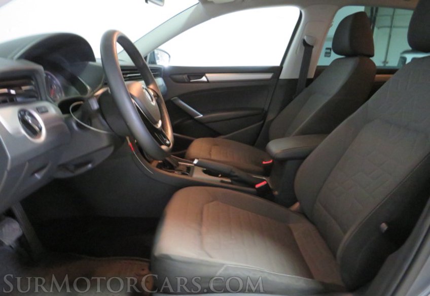 2021 Volkswagen Passat - Image 23