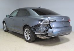 2021 Volkswagen Passat - Image 10