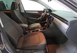 2021 Volkswagen Passat - Image 24