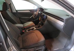 2021 Volkswagen Passat - Image 30