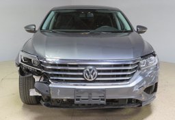 2021 Volkswagen Passat - Image 11