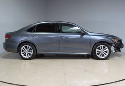 2021 Volkswagen Passat - Image 5
