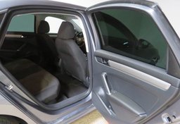 2021 Volkswagen Passat - Image 22