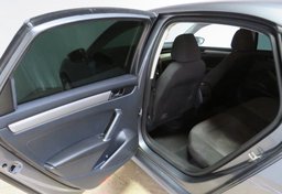 2021 Volkswagen Passat - Image 21