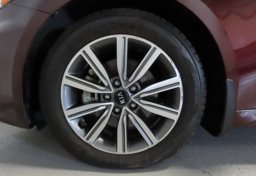 2019 Kia Optima - Image 20