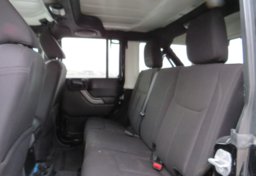 2014 Jeep Wrangler Unlimited - Image 28