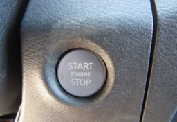 2022 Nissan Frontier - Image 32