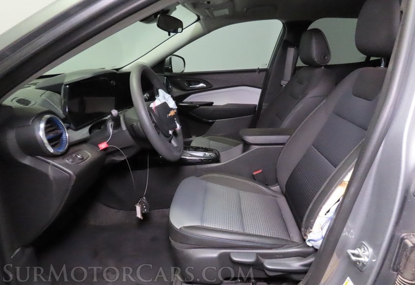 2025 Chevrolet Trax - Image 28