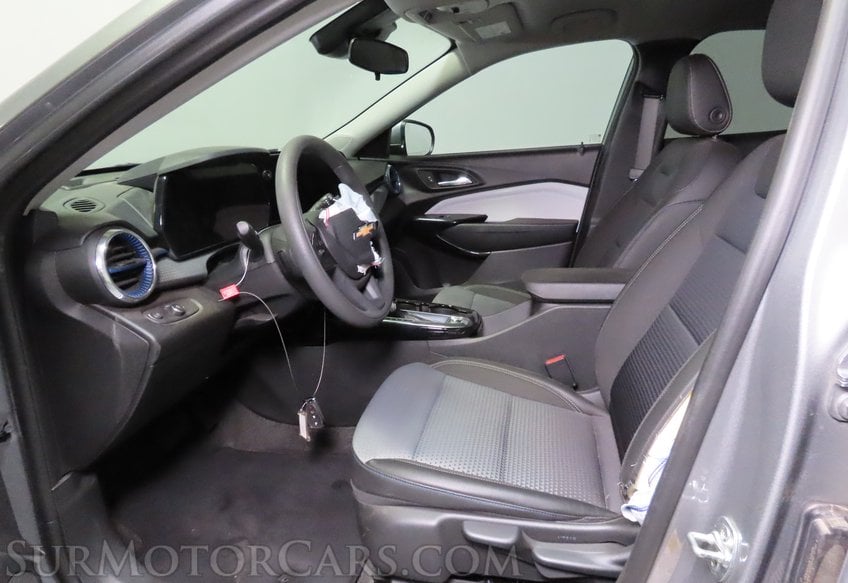 2025 Chevrolet Trax - Image 24