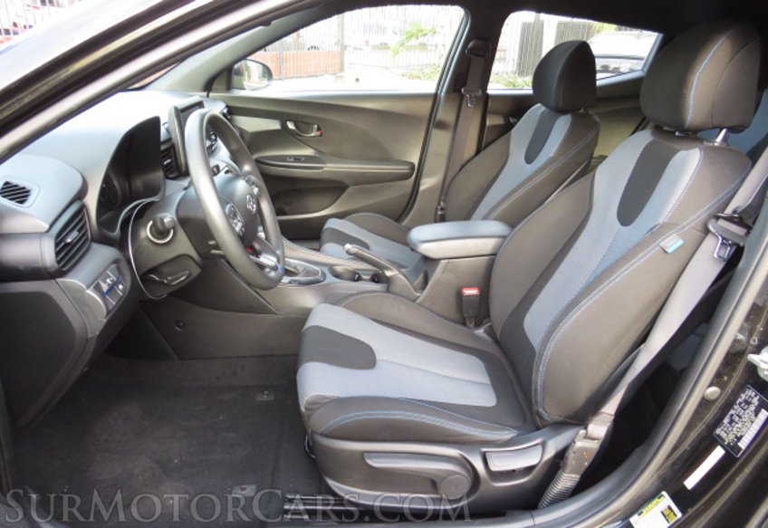 2019 Hyundai Veloster - Image 17