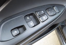 2019 Hyundai Veloster - Image 38