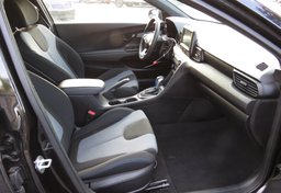 2019 Hyundai Veloster - Image 16