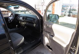 2019 Toyota Tacoma - Image 18