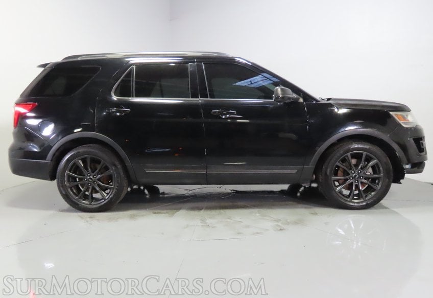 2017 Ford Explorer XLT - Image 10