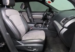 2017 Ford Explorer XLT - Image 17