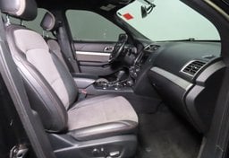 2017 Ford Explorer XLT - Image 19