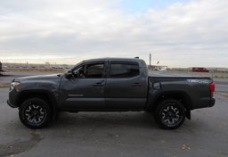 2017 Toyota Tacoma - Image 10