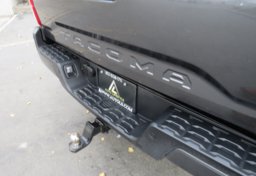 2017 Toyota Tacoma - Image 19