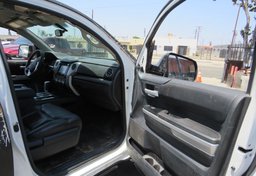 2015 Toyota Tundra 4WD Truck - Image 18