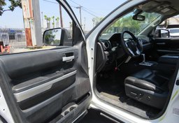 2015 Toyota Tundra 4WD Truck - Image 17