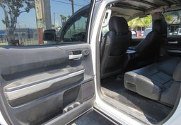 2015 Toyota Tundra 4WD Truck - Image 25