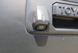 2015 Toyota Tundra 4WD Truck - Image 16