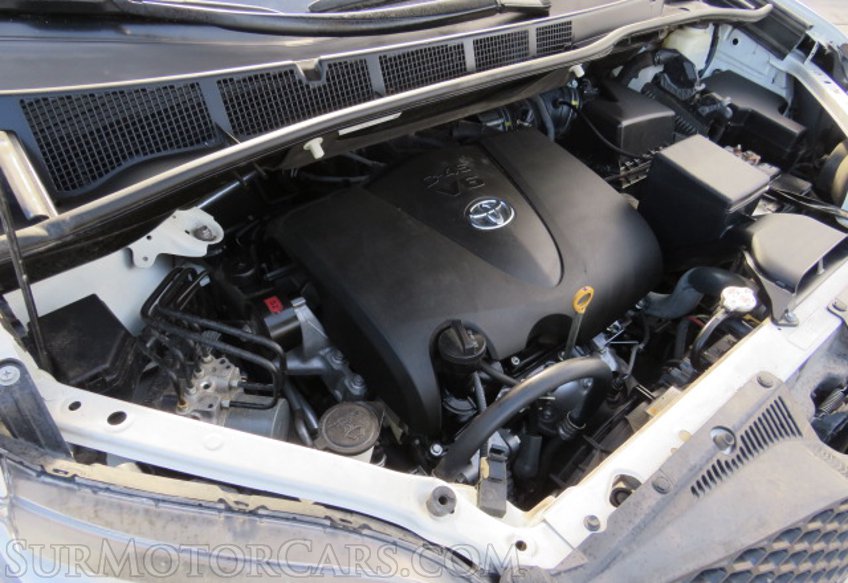 2017 Toyota Sienna - Image 54