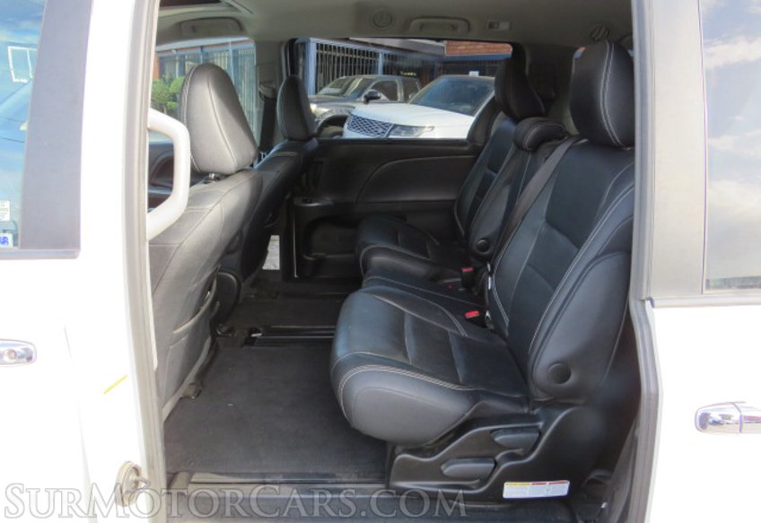 2017 Toyota Sienna - Image 26