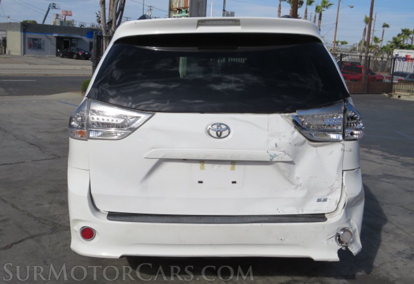 2017 Toyota Sienna - Image 12
