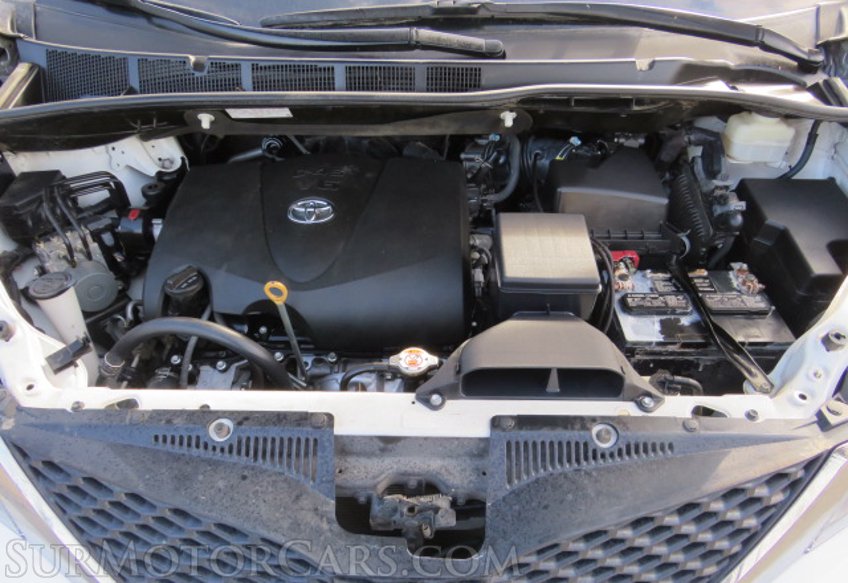 2017 Toyota Sienna - Image 55